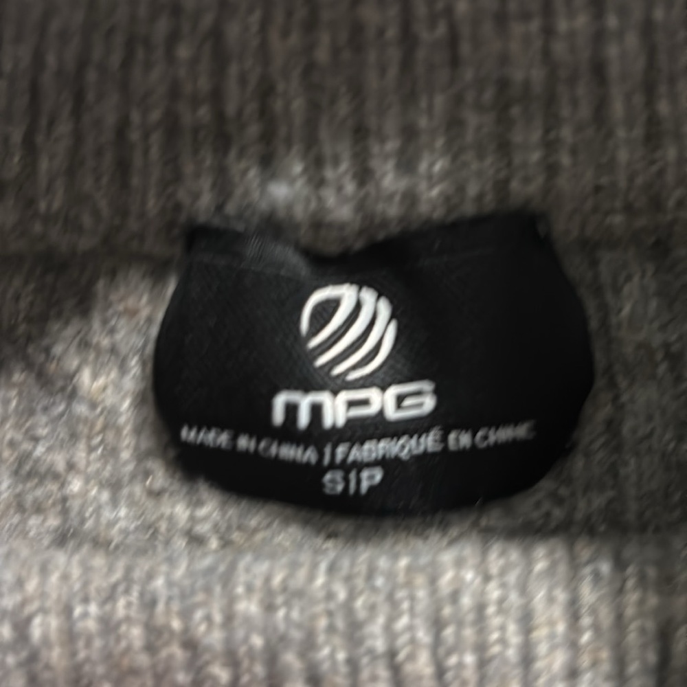 NWT MPG Cable Knit Cropped Sweater - Picture 2 of 6